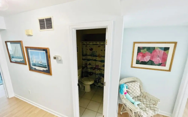 SEA Strand Court 3 #22