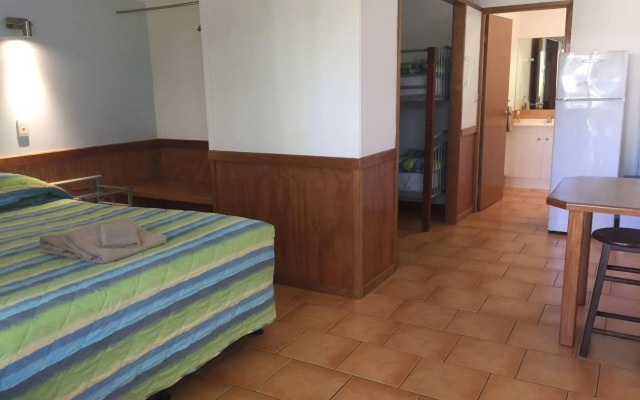Cardwell Beachfront Motel