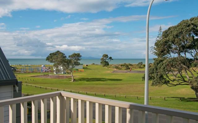 Waihi Charm - Waihi Beach Holiday Home