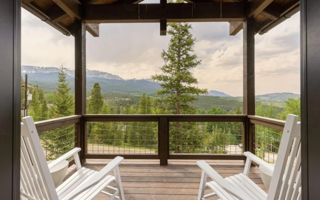 Dillon - Private Mountain Home w Hot Tub w Views & Shuffleboard!