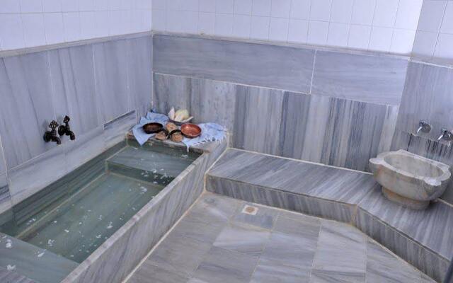 Adapalas Hotel