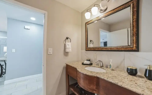 Las Vegas - 5 Mins From The Strip 4 Bedroom Home by RedAwning