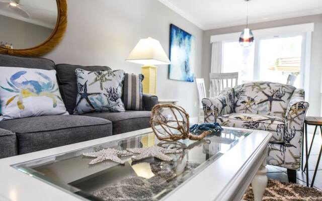 Private Beach House by SKLRP