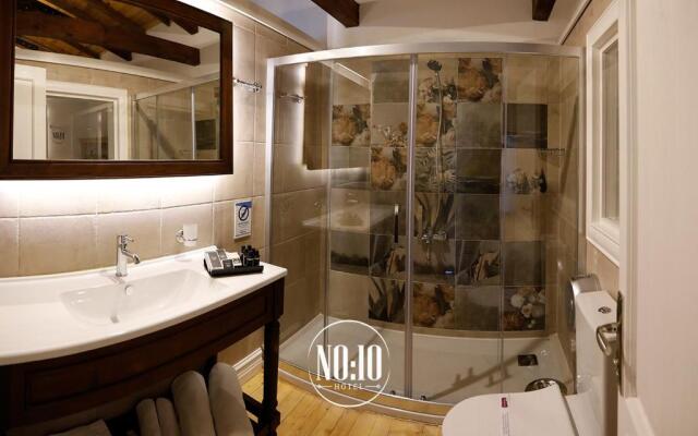 No 10 Hotel