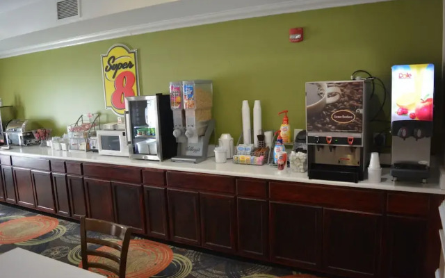 Super 8 by Wyndham Budd Lake