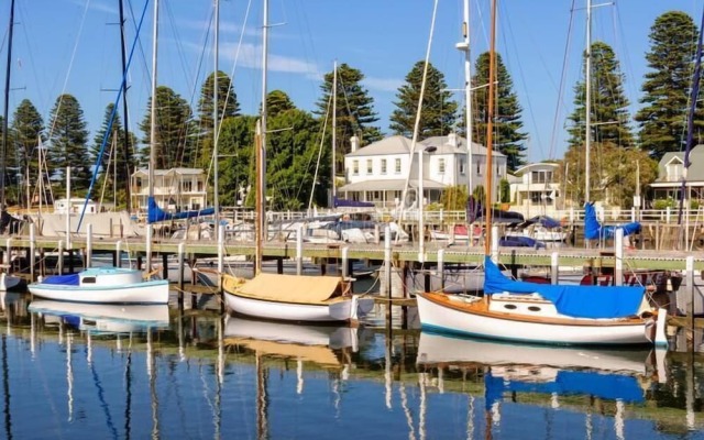 Sails - Elegant, spacious beach villa