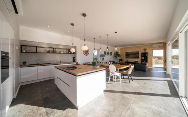 Villa Elani - Stylish And Modern 6B Seaview Villa