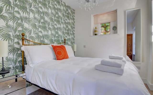 Delightful Holiday Home in Appledore With Garden