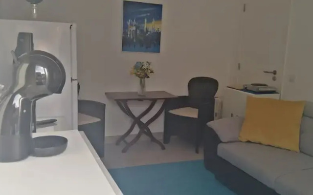 Studio Free Parking 300m Walking to Beach Burgau
