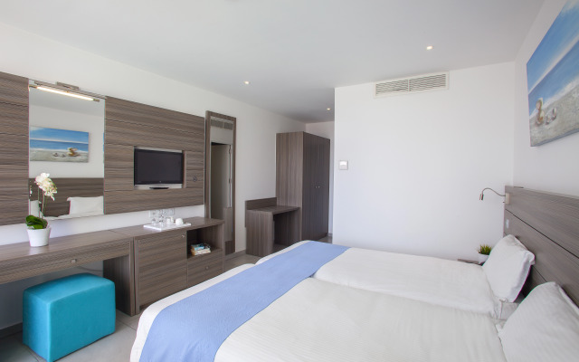 Limanaki Beach Hotel