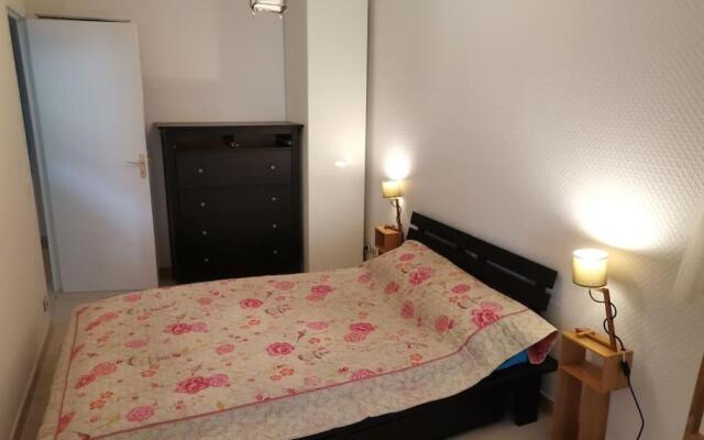 Relaxing 2p apartment in front of a lovely garden