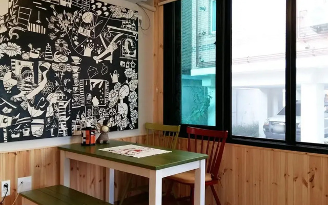 Jeonju Poet And Zzamong Guesthouse