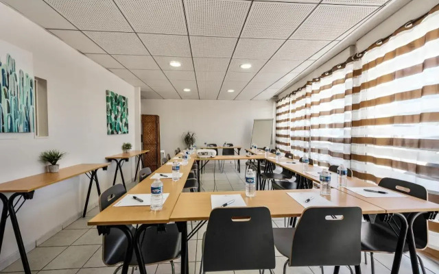 Appart'City Marseille Aéroport Vitrolles - Appart Hôtel