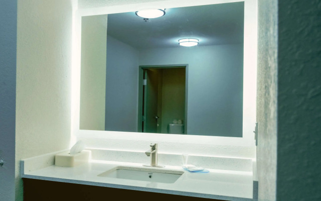 Clarion Pointe-Dillard near Blue Ridge Mountains