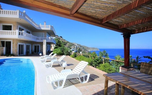 Villa Diktynna Embrace the Endless Blue