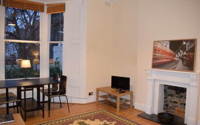 1 Bedroom Shepherds Bush Apartment