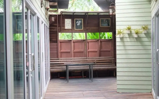 RoomQuest Amphawa Floating Market