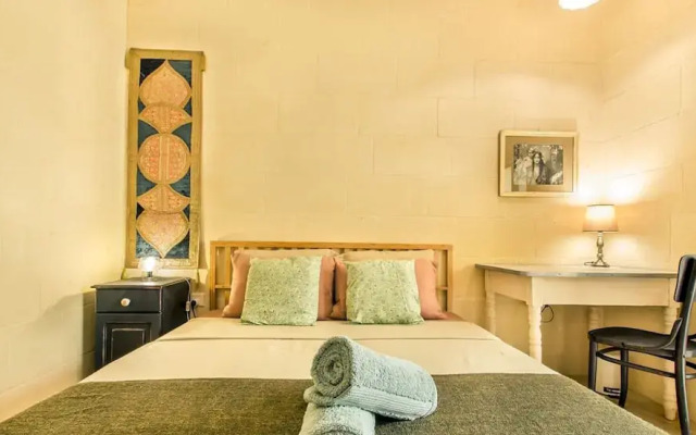 Retro Designer Homelike Apartment - Close to Beach