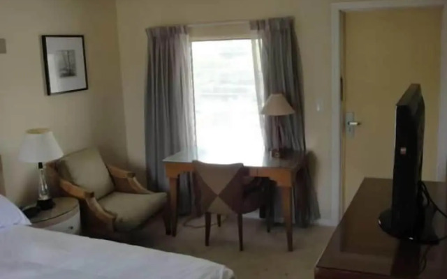 Holiday House Motel