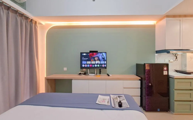 Simple Neutral Toned Studio Room At Parkland Avenue Apartment – Guest Rooms – South Tangerang