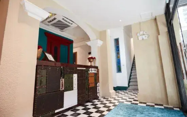 Yinian Hostel