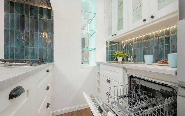 Marszałkowska Apartment by Renters