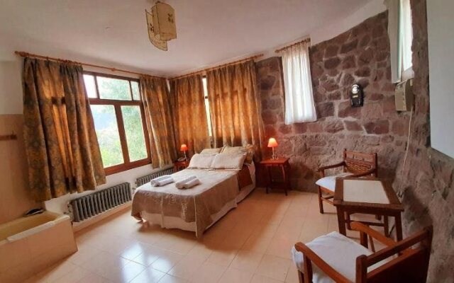 Cerro Uritorco Hotel