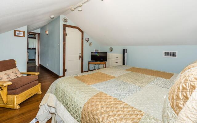 Mistletoe House in Fredericksburg