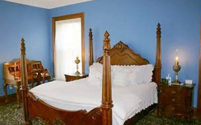 The Carriage House Inn Bed & Breakfast