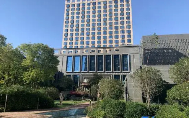 Zhongzhou Huayue Hotel