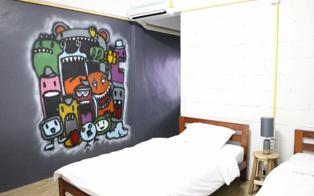 Norn Nung Len Cafe & Hostel