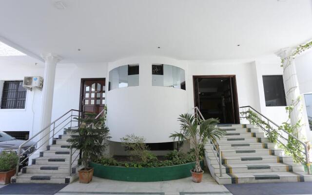 Hotel Theni International