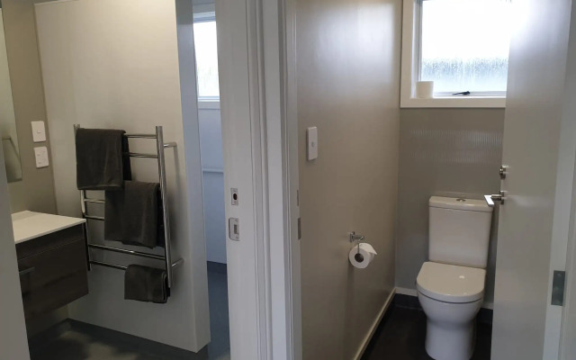 Lakeside Motel & Apartments