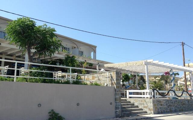 Delfini Beach Hotel