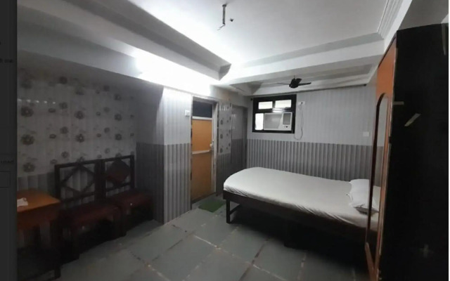 Hotel Aaiye Lodging & Boarding By WB Inn