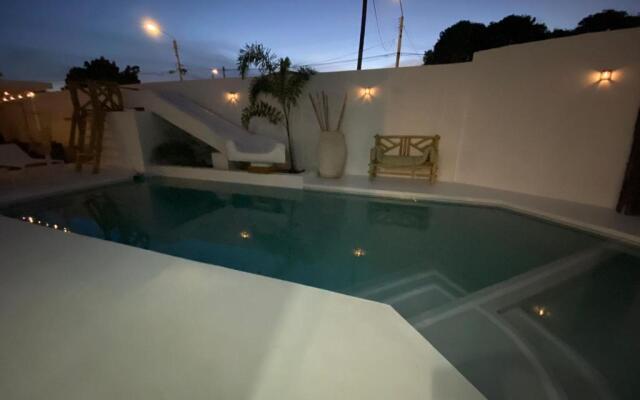 4BLESSINGSCURACAO TOP location swimming pool & nearby beaches -