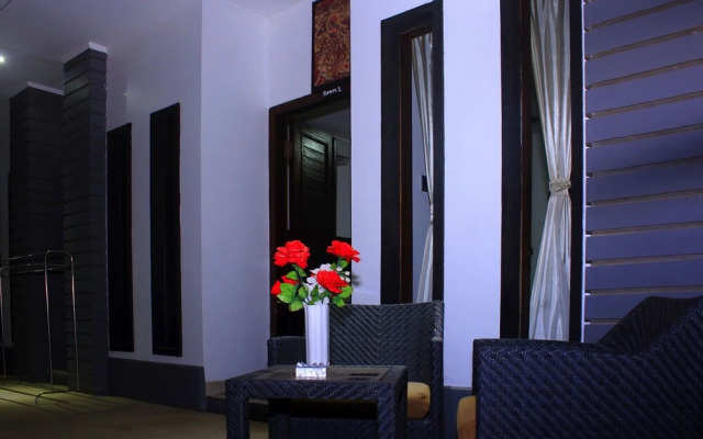 Rumah Putih Abu Abu