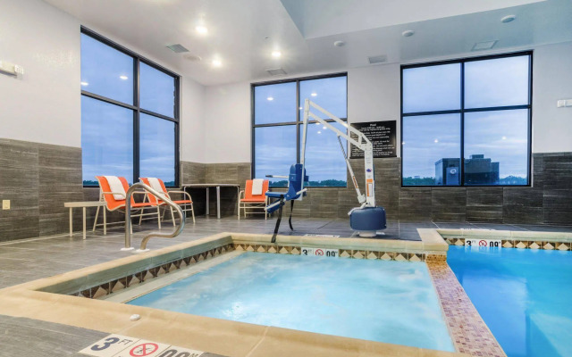Flag Point Inn & Suites Pratt by FairBridge