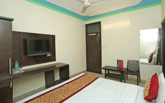 OYO 9726 Hotel Aura Palace Deluxe