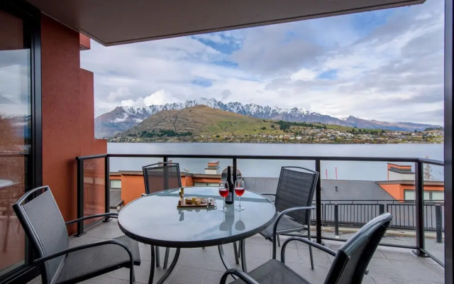 Lake Views at The Shores - Private Apartment