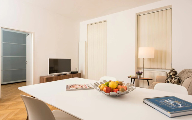 Garden Lounge Satzberg by ichbucheAT