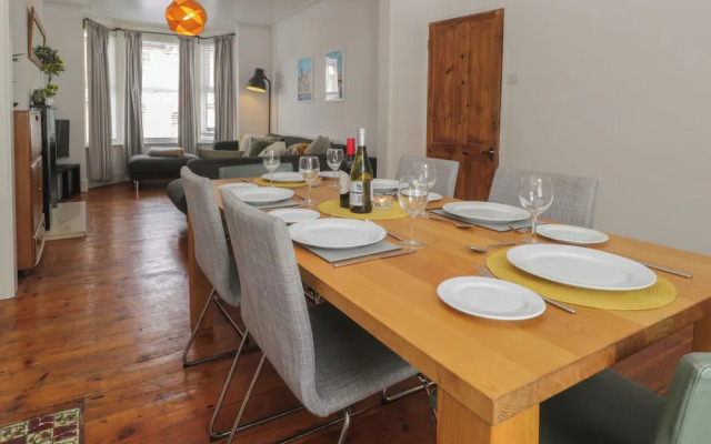 6 Sydney Road