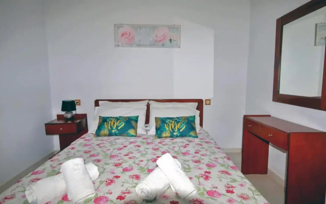 Eretria Cozy Home - Spacious Garden Retreats