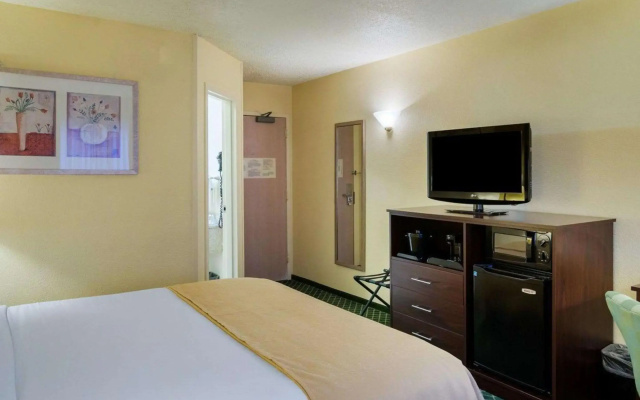 Quality Inn Newark - Wilmington - Image 5