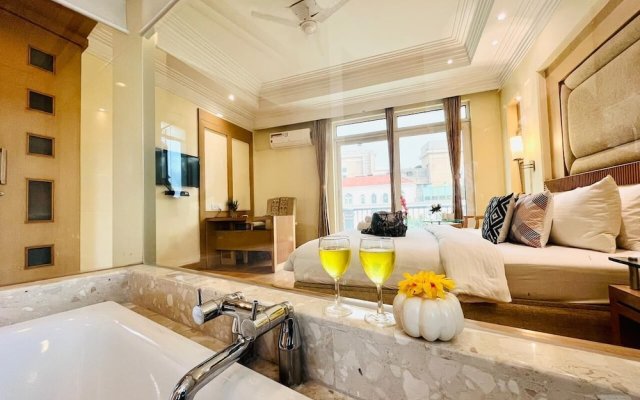 BluO 1BHK - DLF Galleria | BathTub, Balcony, Suite