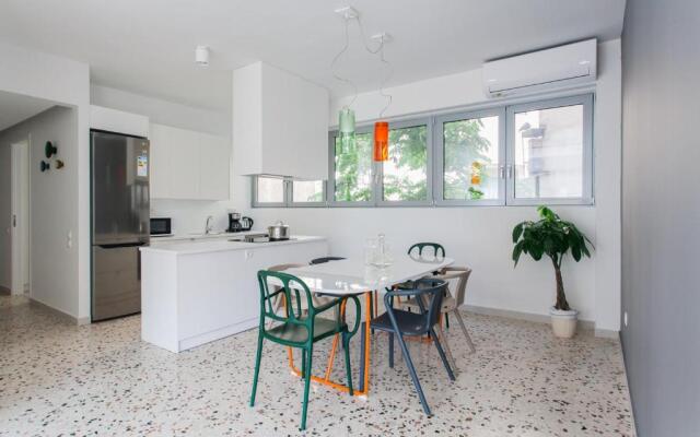 Stylish & perfectly located apartment, (Ermou st)