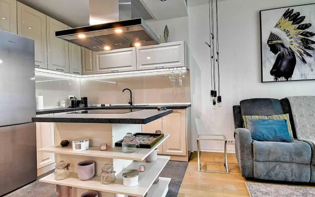 Lake Panorama Loft 5 star Location, Queen Bed, Views