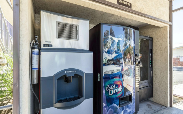 Motel 6 Riverside, CA - UCR East