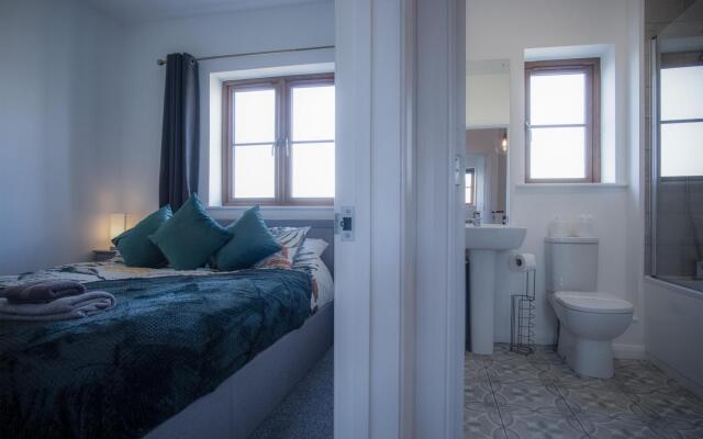 Johnnys Cove - 2 Bedroom Holiday Home - New Hedges