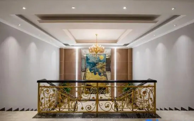 Shiji Bainian Hotel(Zhengjiayuanzi subway station store))